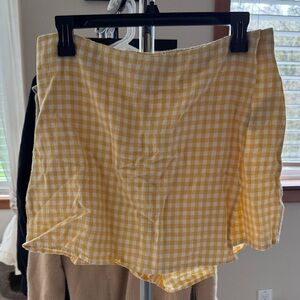 Old Navy Yellow Gingham Women’s Shorts Skort